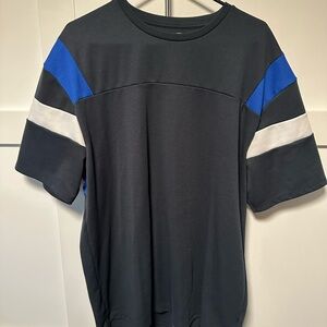 H&M Men's Black and Blue Panel T-Shirt